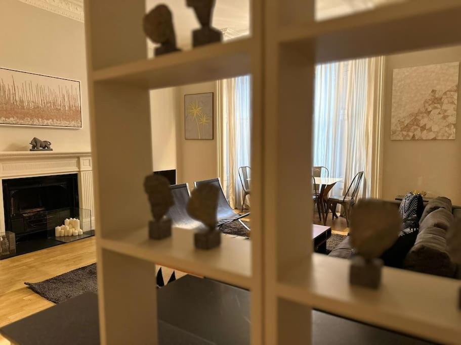 דירות לונדון Stunning 2 Bed/2Bath Flat In Heart Of Kensington מראה חיצוני תמונה