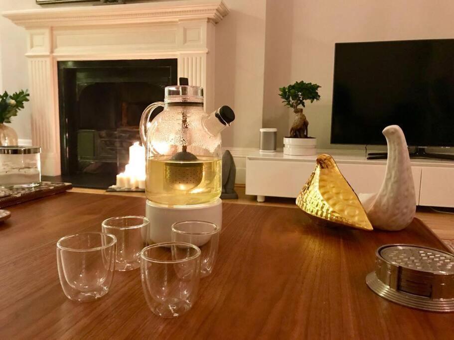 דירות לונדון Stunning 2 Bed/2Bath Flat In Heart Of Kensington מראה חיצוני תמונה