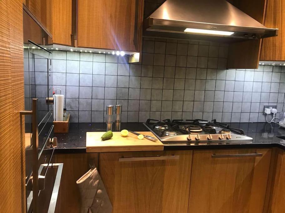 דירות לונדון Stunning 2 Bed/2Bath Flat In Heart Of Kensington מראה חיצוני תמונה