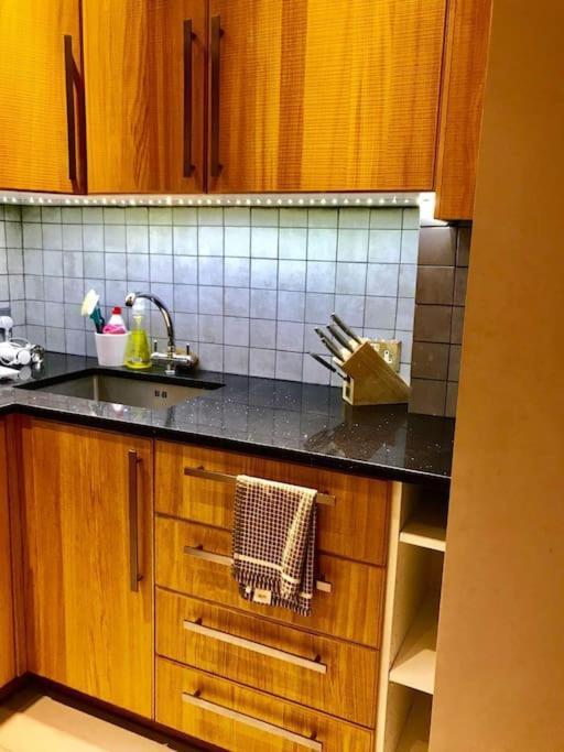 דירות לונדון Stunning 2 Bed/2Bath Flat In Heart Of Kensington מראה חיצוני תמונה