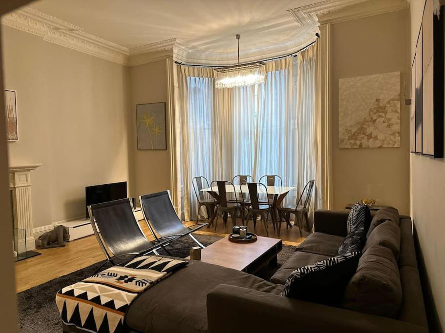 דירות לונדון Stunning 2 Bed/2Bath Flat In Heart Of Kensington מראה חיצוני תמונה