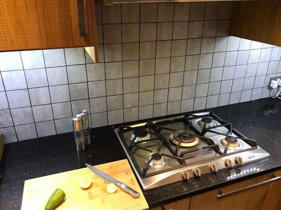 דירות לונדון Stunning 2 Bed/2Bath Flat In Heart Of Kensington מראה חיצוני תמונה